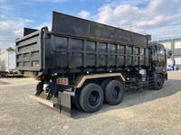 UDトラックスクオン深ダンプ（土砂禁ダンプ）大型（10t）[写真02]