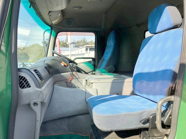 UDトラックスクオン深ダンプ（土砂禁ダンプ）大型（10t）[写真32]