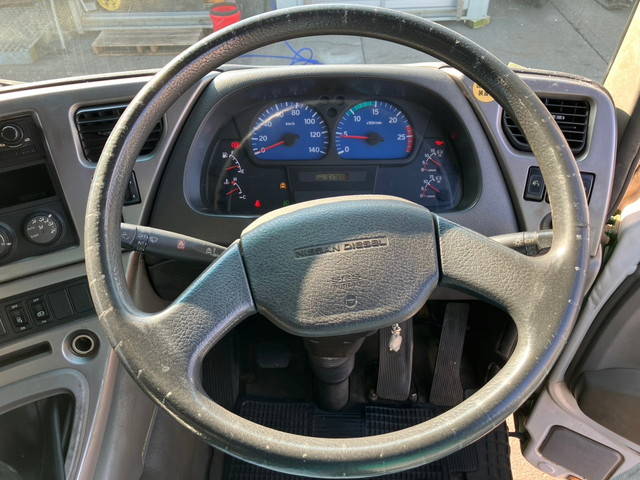 UDトラックスクオン深ダンプ（土砂禁ダンプ）大型（10t）[写真36]