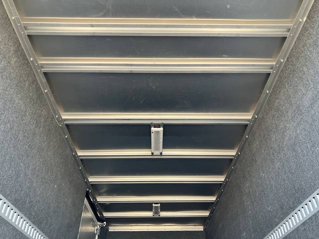 いすゞエルフアルミバン小型（2t・3t）[写真13]