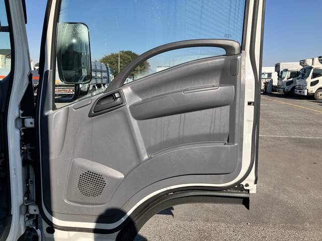 いすゞエルフアルミバン小型（2t・3t）[写真31]