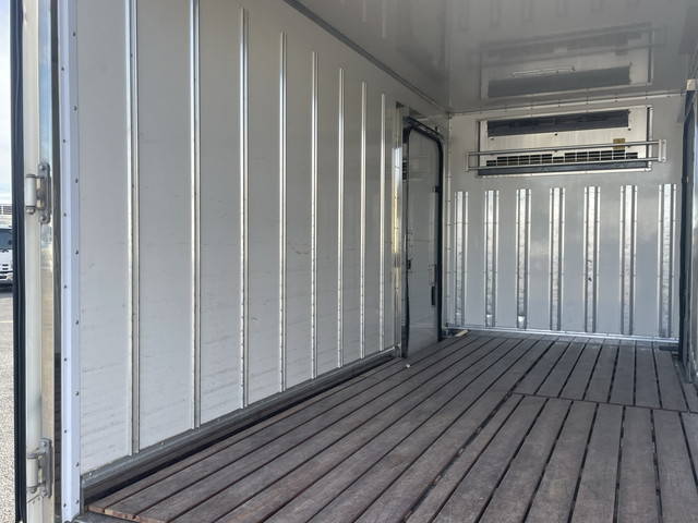 日野デュトロ冷凍車（冷蔵車）小型（2t・3t）[写真11]