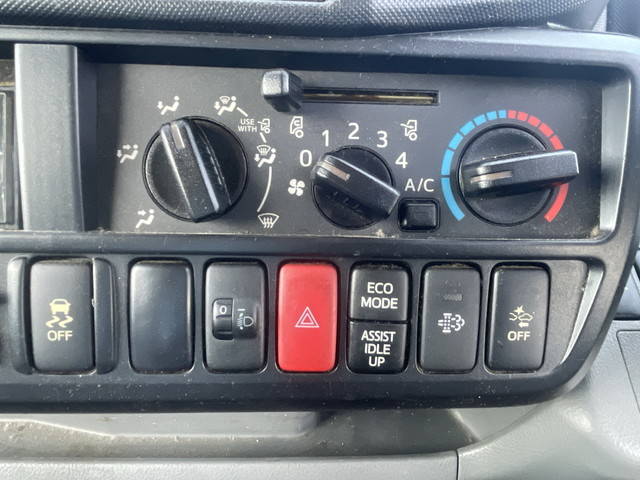 日野デュトロ冷凍車（冷蔵車）小型（2t・3t）[写真35]