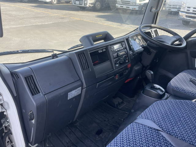 いすゞエルフ冷凍車（冷蔵車）小型（2t・3t）[写真32]