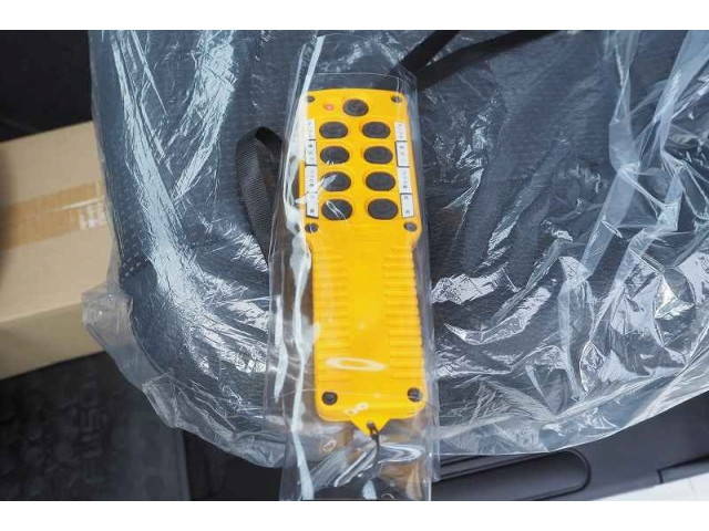 三菱ふそうファイターコンテナ専用車中型（4t）[写真33]