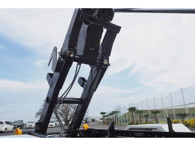 三菱ふそうファイターコンテナ専用車中型（4t）[写真08]