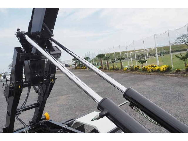 三菱ふそうファイターコンテナ専用車中型（4t）[写真09]