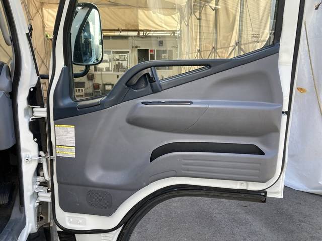 三菱ふそうキャンターアルミバン小型（2t・3t）[写真29]