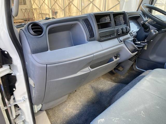 三菱ふそうキャンターアルミバン小型（2t・3t）[写真30]