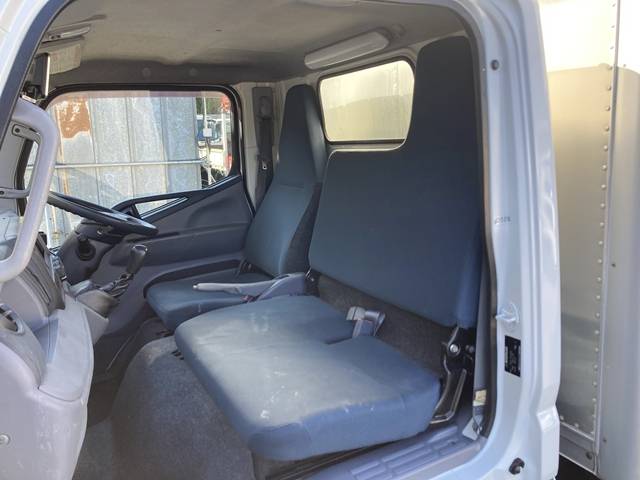 三菱ふそうキャンターアルミバン小型（2t・3t）[写真31]