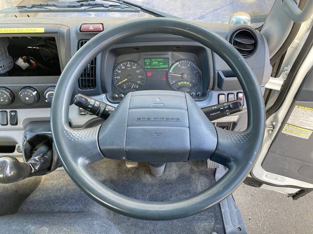 三菱ふそうキャンターアルミバン小型（2t・3t）[写真35]