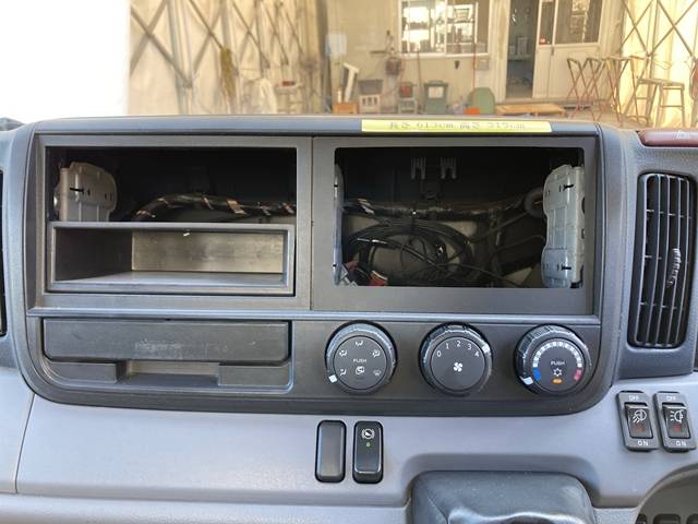 三菱ふそうキャンターアルミバン小型（2t・3t）[写真36]