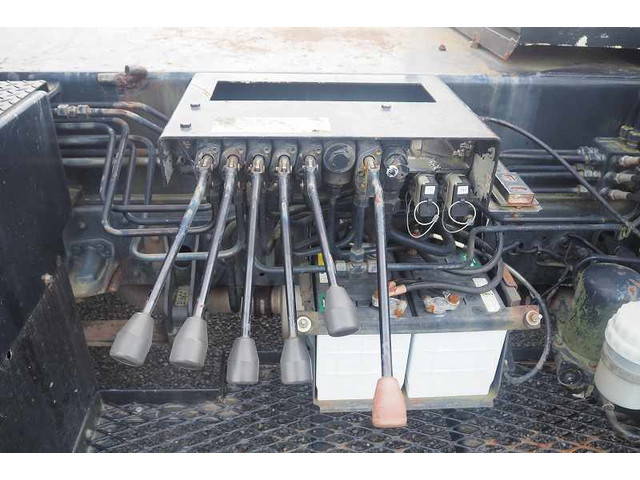 三菱ふそうファイタートラッククレーン中型（4t）[写真26]