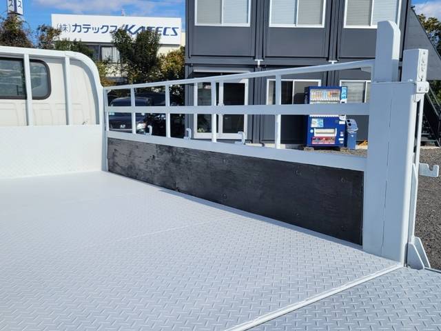 いすゞエルフ平ボディ小型（2t・3t）[写真12]