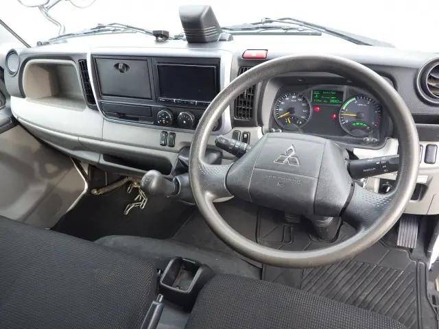 三菱ふそうキャンター平ボディ小型（2t・3t）[写真07]