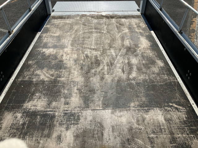 三菱ふそうキャンター平ボディ小型（2t・3t）[写真11]