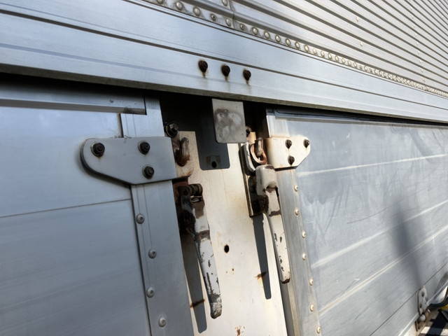 三菱ふそうファイターアルミウイング中型（4t）[写真12]