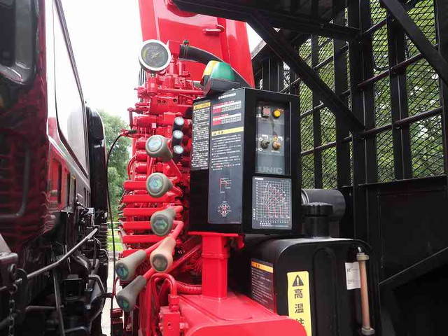 UDトラックスコンドルセルフクレーン4段増トン（6t・8t）[写真21]