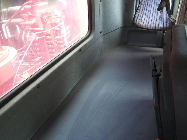 UDトラックスコンドルセルフクレーン4段増トン（6t・8t）[写真37]