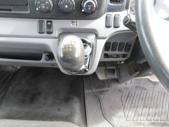 三菱ふそうキャンタークレーン4段小型（2t・3t）[写真23]