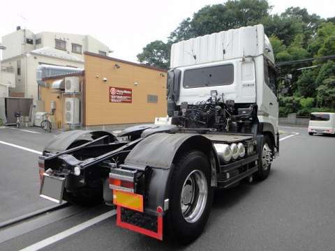 UDトラックスクオントレーラーヘッド（トラクターヘッド）大型（10t）[写真02]