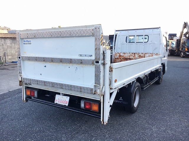 三菱ふそうキャンター平ボディ小型（2t・3t）[写真02]