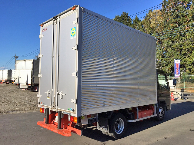 三菱ふそうキャンターアルミバン小型（2t・3t）[写真02]