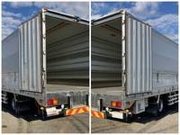 いすゞフォワード冷蔵冷凍ウイング増トン（6t・8t）[写真12]