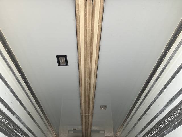 いすゞフォワード冷蔵冷凍ウイング増トン（6t・8t）[写真13]