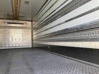 いすゞフォワード冷蔵冷凍ウイング増トン（6t・8t）[写真15]