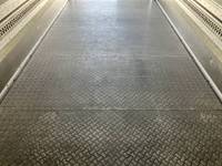 いすゞフォワード冷蔵冷凍ウイング増トン（6t・8t）[写真16]