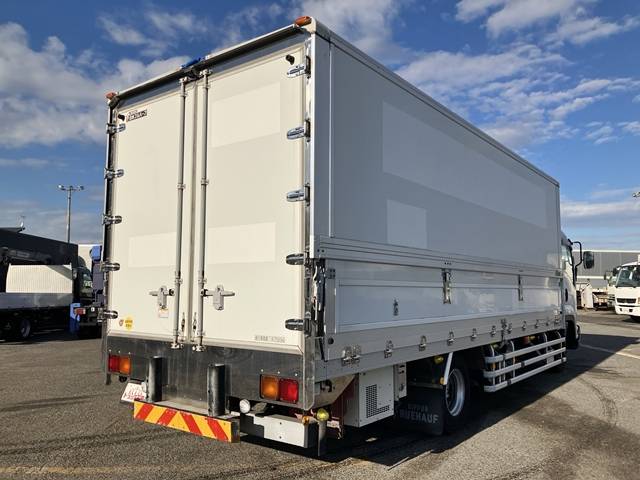 いすゞフォワード冷蔵冷凍ウイング増トン（6t・8t）[写真02]