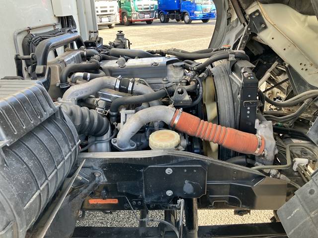 いすゞフォワード冷蔵冷凍ウイング増トン（6t・8t）[写真27]