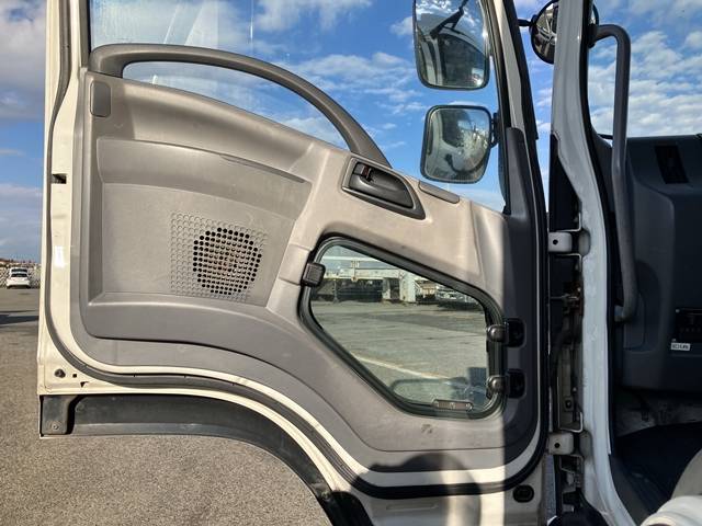 いすゞフォワード冷蔵冷凍ウイング増トン（6t・8t）[写真29]