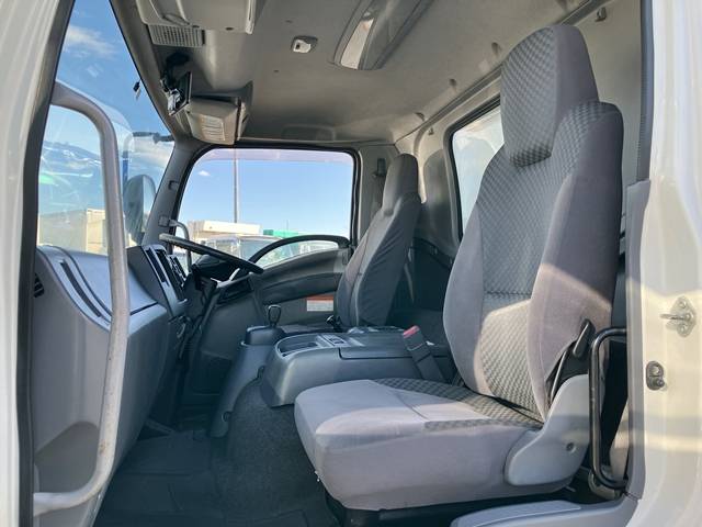 いすゞフォワード冷蔵冷凍ウイング増トン（6t・8t）[写真32]