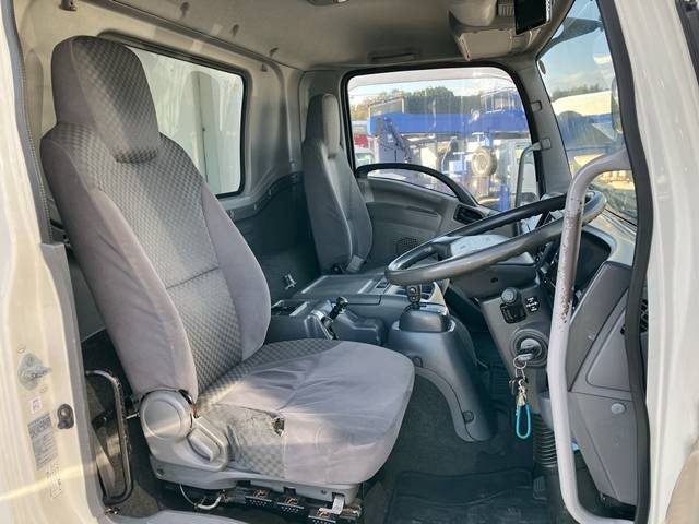 いすゞフォワード冷蔵冷凍ウイング増トン（6t・8t）[写真33]