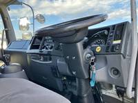 いすゞフォワード冷蔵冷凍ウイング増トン（6t・8t）[写真34]