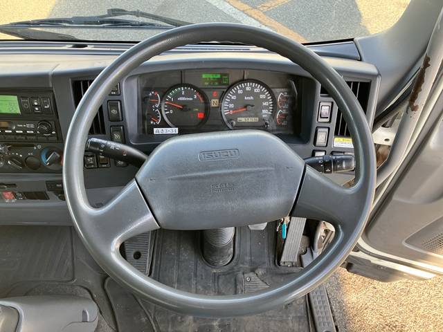 いすゞフォワード冷蔵冷凍ウイング増トン（6t・8t）[写真36]