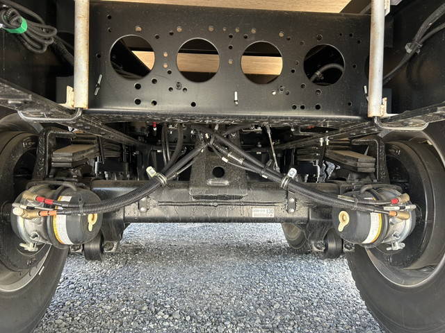 いすゞギガ平ボディ大型（10t）[写真14]