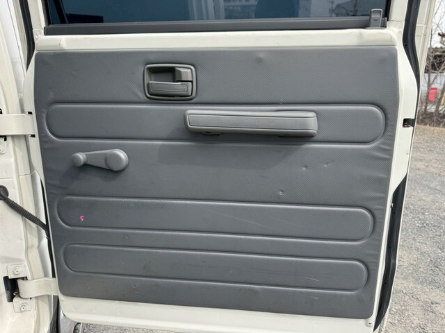 いすゞエルフダブルキャブ（Wキャブ）小型（2t・3t）[写真30]