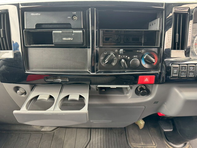 いすゞエルフダブルキャブ（Wキャブ）小型（2t・3t）[写真38]