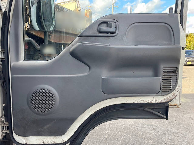 いすゞエルフ冷凍車（冷蔵車）小型（2t・3t）[写真20]