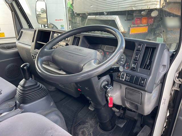 いすゞエルフ冷凍車（冷蔵車）小型（2t・3t）[写真23]