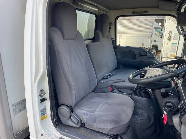 いすゞエルフ冷凍車（冷蔵車）小型（2t・3t）[写真24]