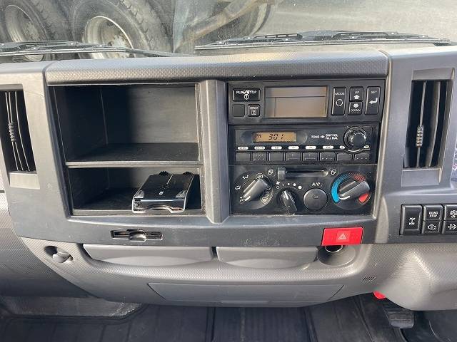 いすゞエルフ冷凍車（冷蔵車）小型（2t・3t）[写真30]