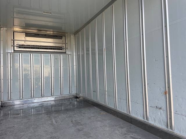 いすゞエルフ冷凍車（冷蔵車）小型（2t・3t）[写真09]