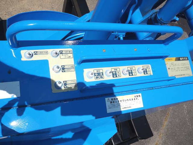 三菱ふそうキャンター高所作業車小型（2t・3t）[写真11]