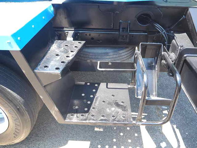 三菱ふそうキャンター高所作業車小型（2t・3t）[写真28]