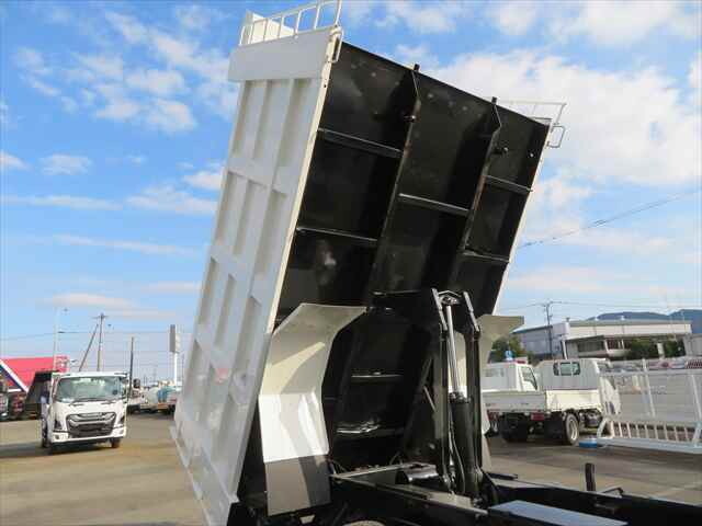 いすゞフォワード深ダンプ（土砂禁ダンプ）中型（4t）[写真12]