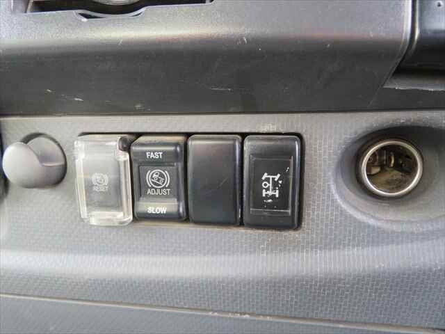 いすゞフォワード深ダンプ（土砂禁ダンプ）中型（4t）[写真34]